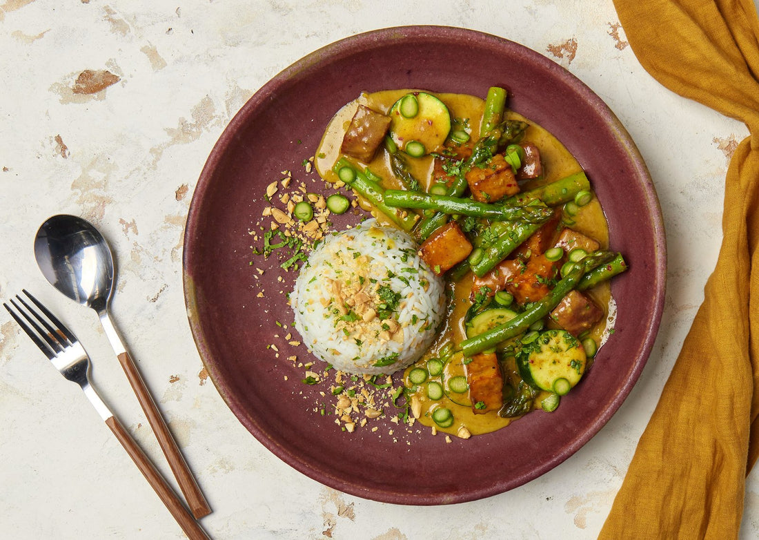 Chiang Mai Curry with Asparagus, Zucchini, Peanut & Shallot